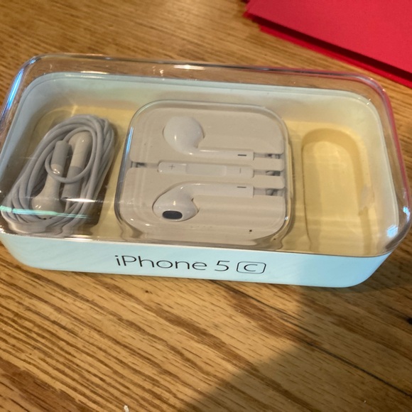 Apple wired earbuds. - Picture 3 of 4